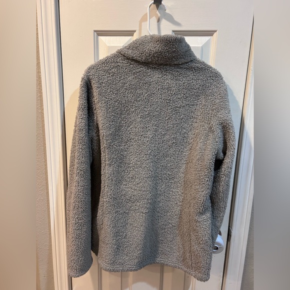 Patagonia Soft Gray Sherpa Jacket - Picture 3 of 3